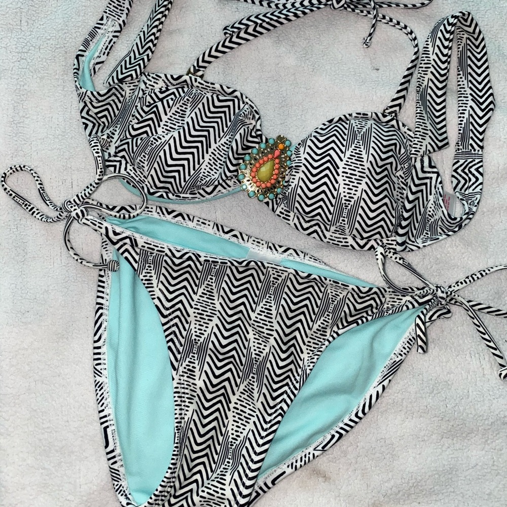 Two piece printed bikini with pretty center piece